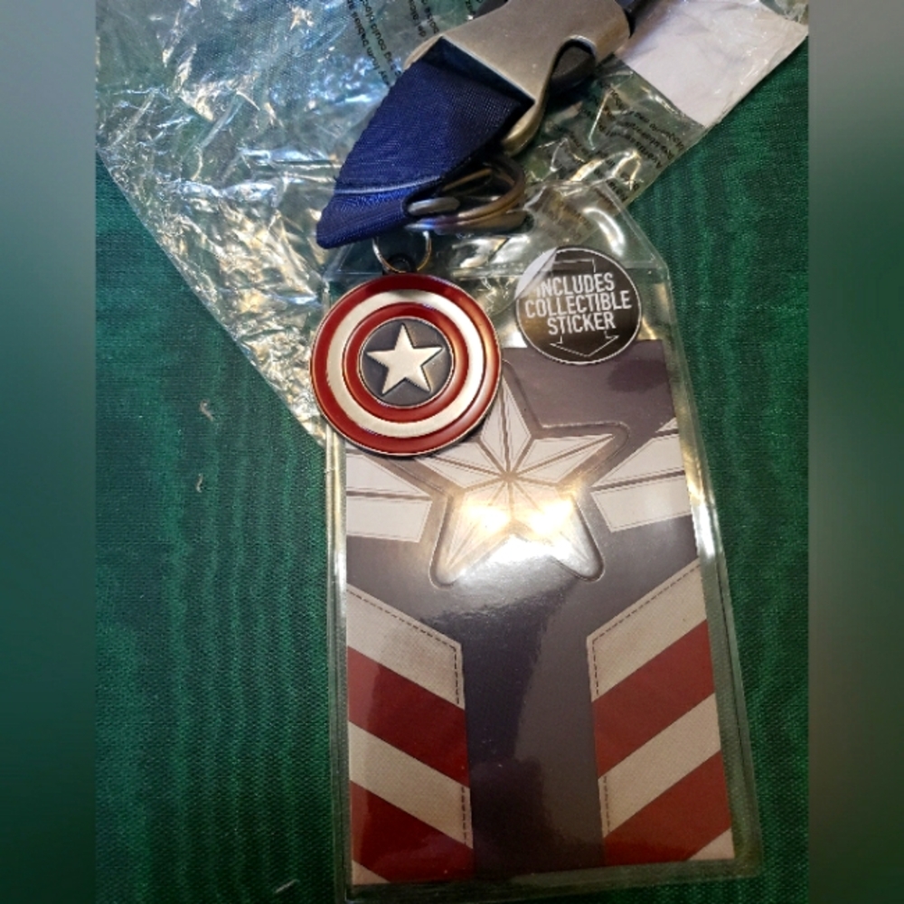 Marvel Captain America Lanyard card holder with metal emblem nwt